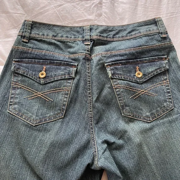 Like new boot cut jeans- size 8 average - Picture 11 of 14